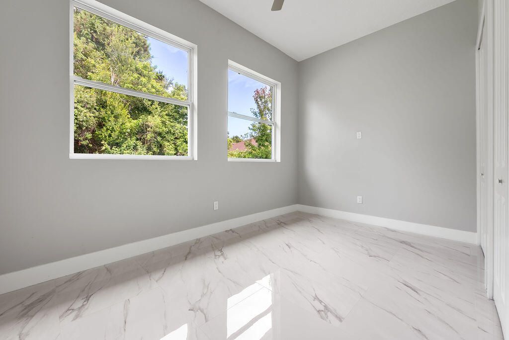 660 NE Moss Rose Place, Port Saint Lucie, FL 34983 Photo