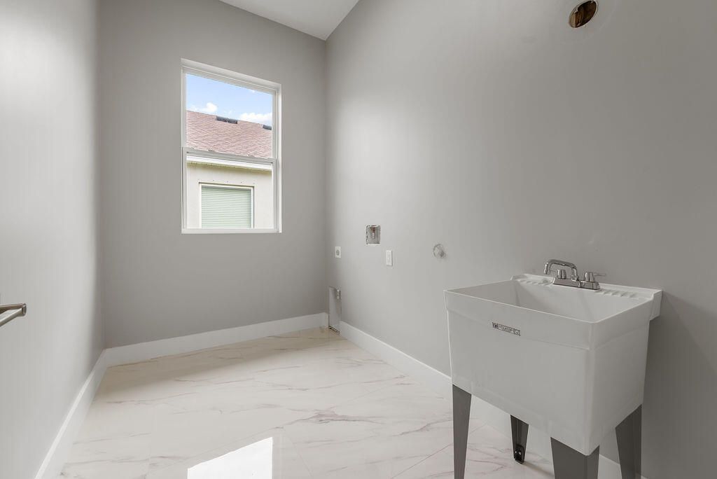 660 NE Moss Rose Place, Port Saint Lucie, FL 34983 Photo