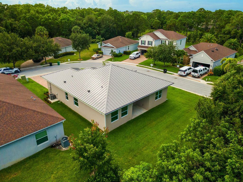 660 NE Moss Rose Place, Port Saint Lucie, FL 34983 Photo