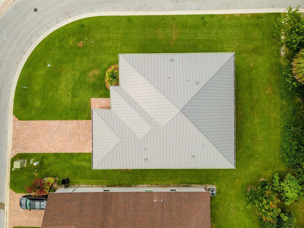 660 NE Moss Rose Place, Port Saint Lucie, FL 34983 Photo