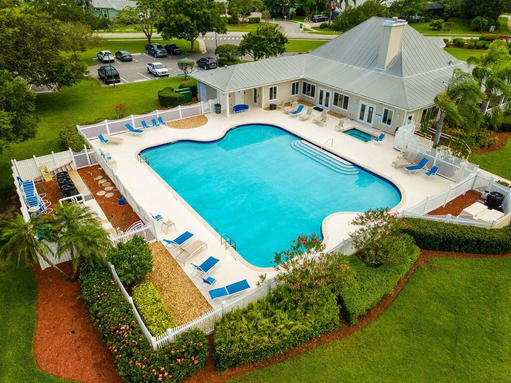 660 NE Moss Rose Place, Port Saint Lucie, FL 34983 Photo