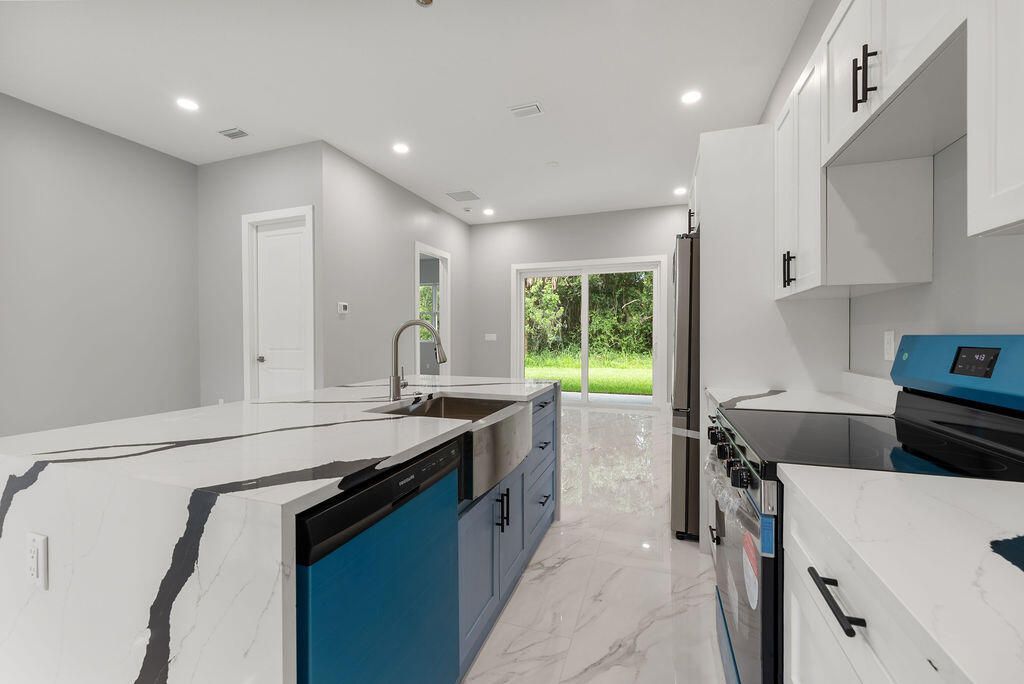 660 NE Moss Rose Place, Port Saint Lucie, FL 34983 Photo