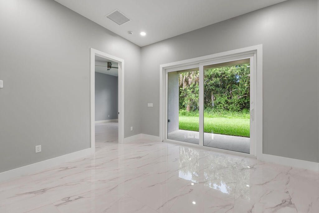 660 NE Moss Rose Place, Port Saint Lucie, FL 34983 Photo