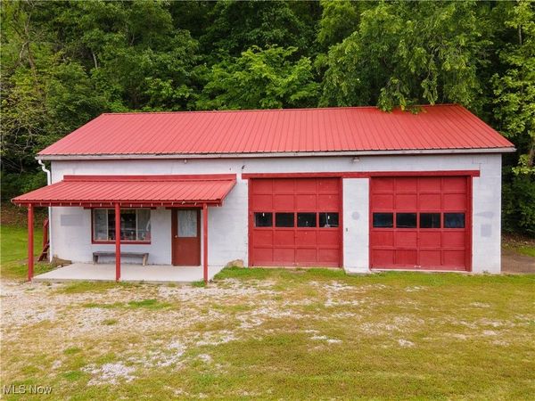 31647 Charleston Road, Leon, WV 25123