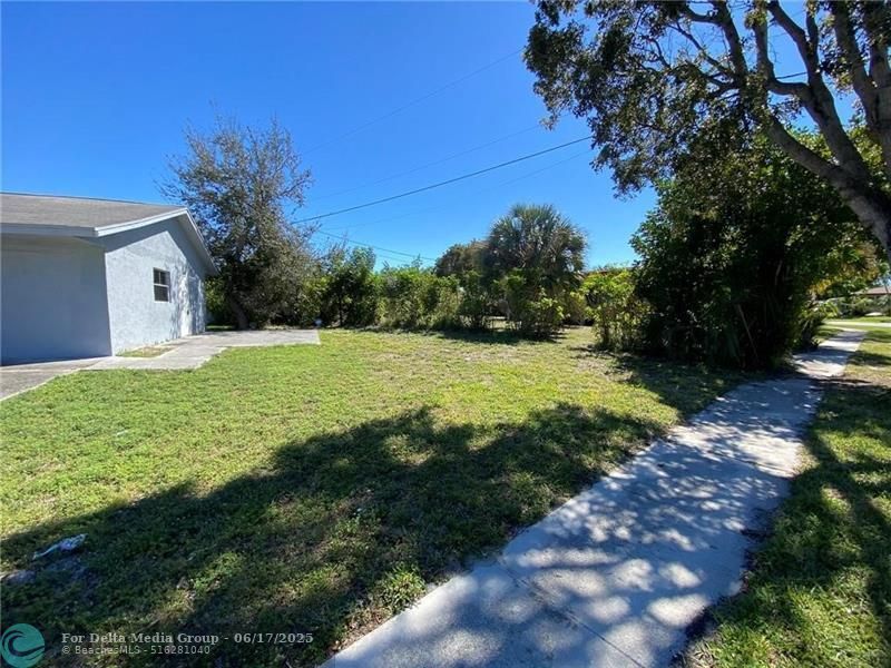 1654 43rd St, West Palm Beach, FL 33407 Photo