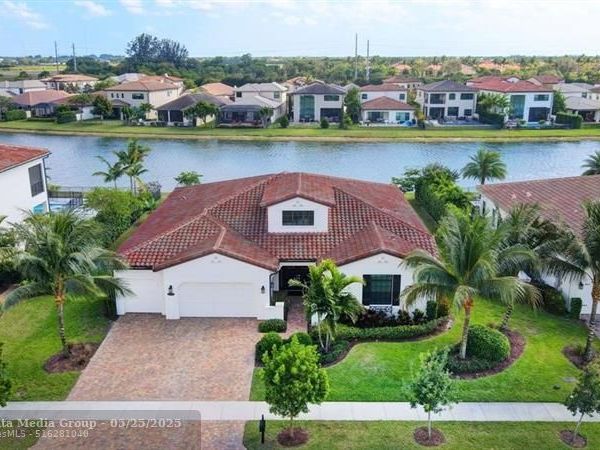 8212 Grand Prix Ln, Boynton Beach, FL 33472