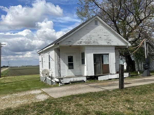 4499 N 3200 East Road, Arrowsmith, IL 61722