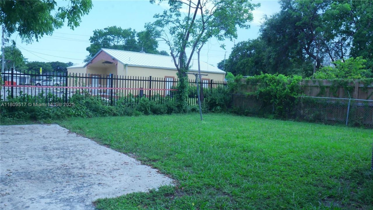 1930 NW 55th St, Miami, FL 33142 Photo