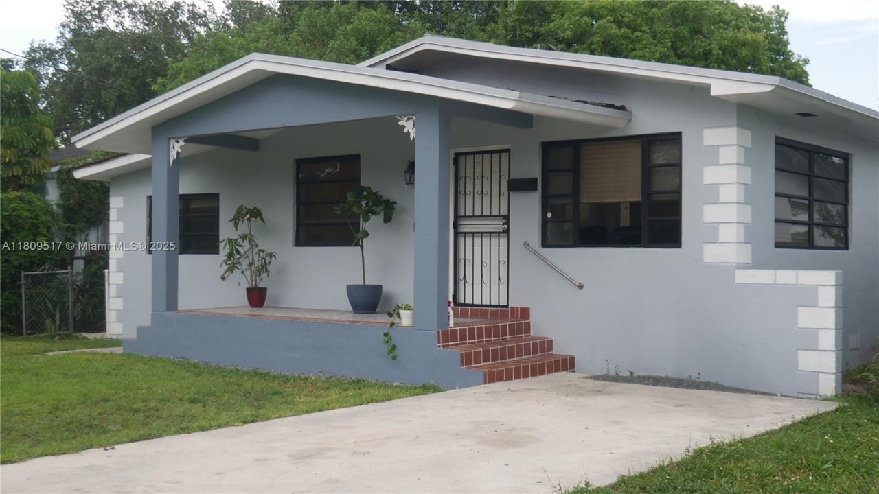 1930 NW 55th St, Miami, FL 33142 Photo