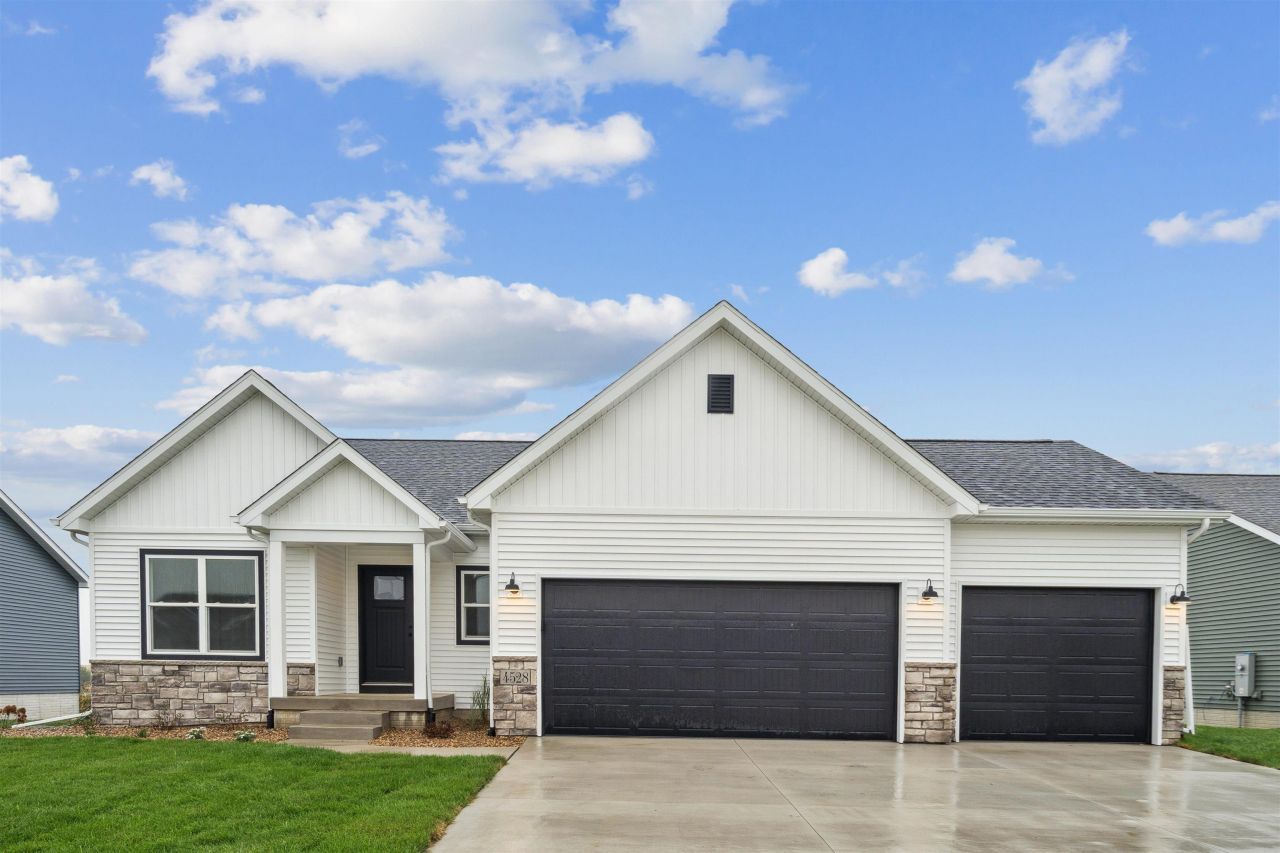 4528 Sonoma Drive, Cedar Falls, IA 50613 Main Photo