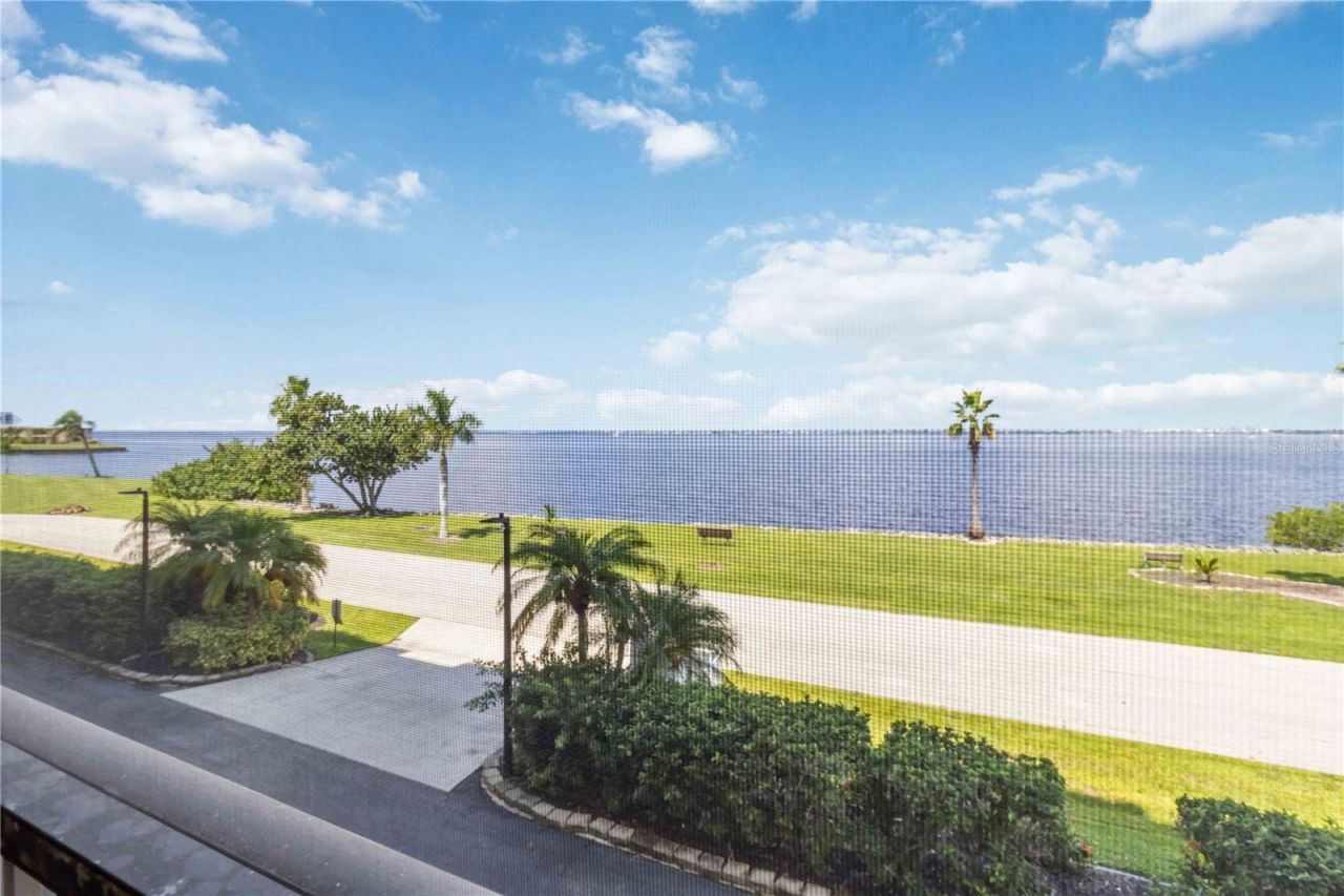 1500 Park Beach Circle, Unit 2F, Punta Gorda, FL 33950 Photo
