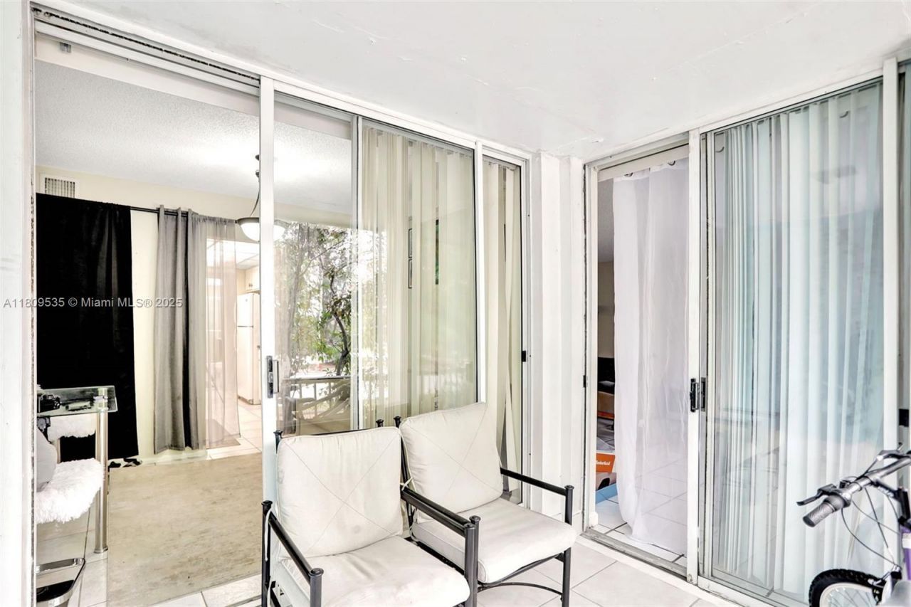 3660 Inverrary Dr, Unit 2X, Lauderhill, FL 33319 Photo