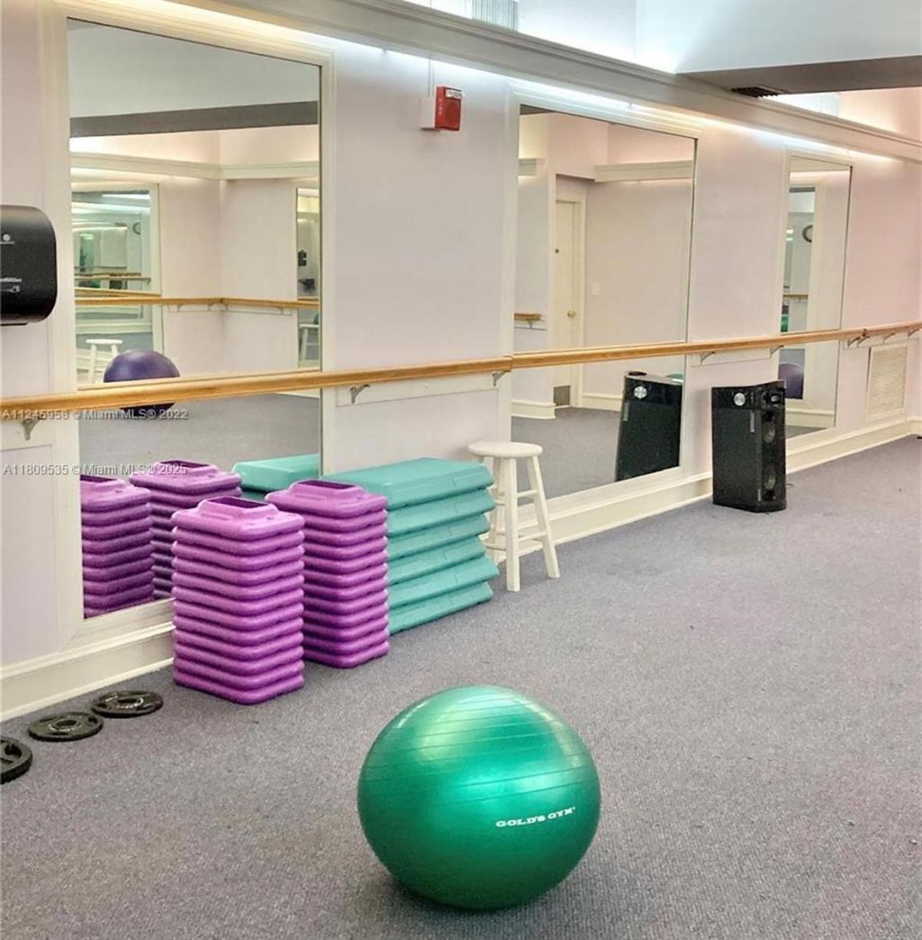 3660 Inverrary Dr, Unit 2X, Lauderhill, FL 33319 Photo