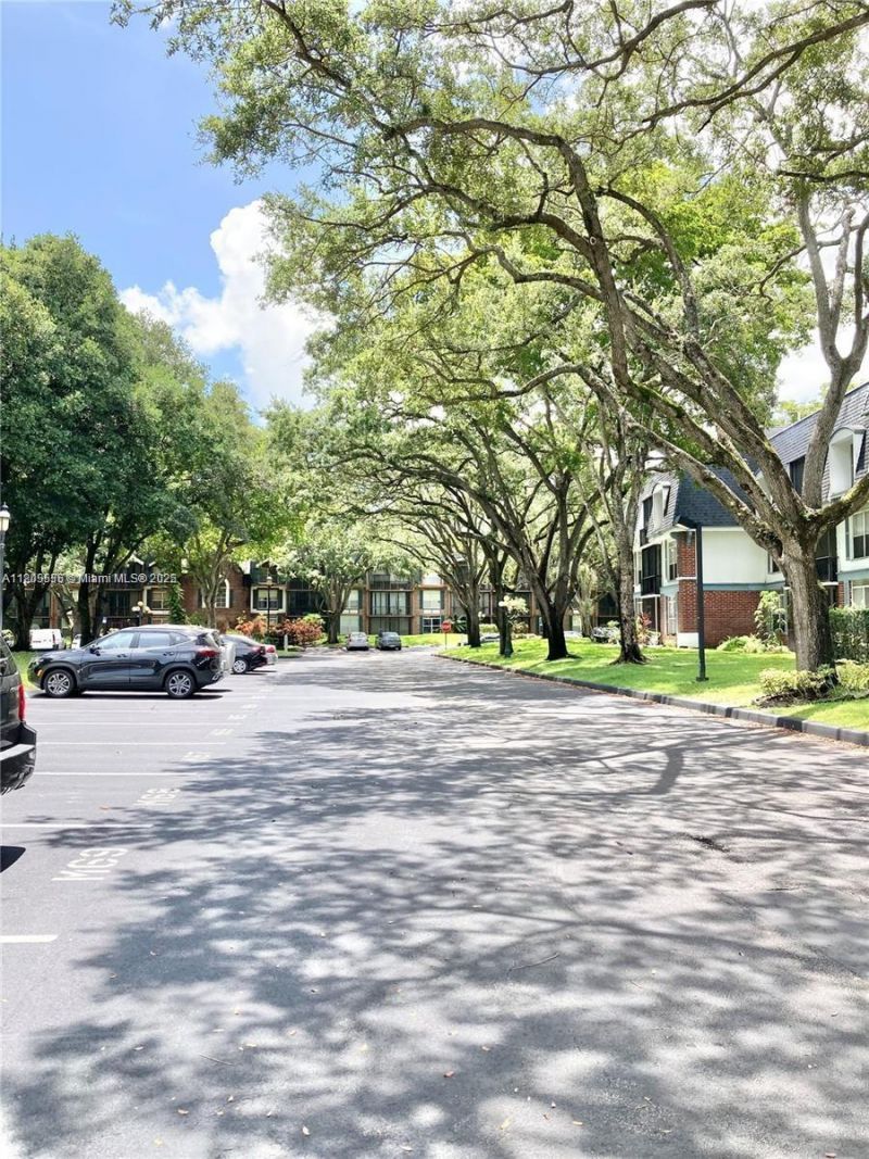 3660 Inverrary Dr, Unit 2X, Lauderhill, FL 33319 Photo