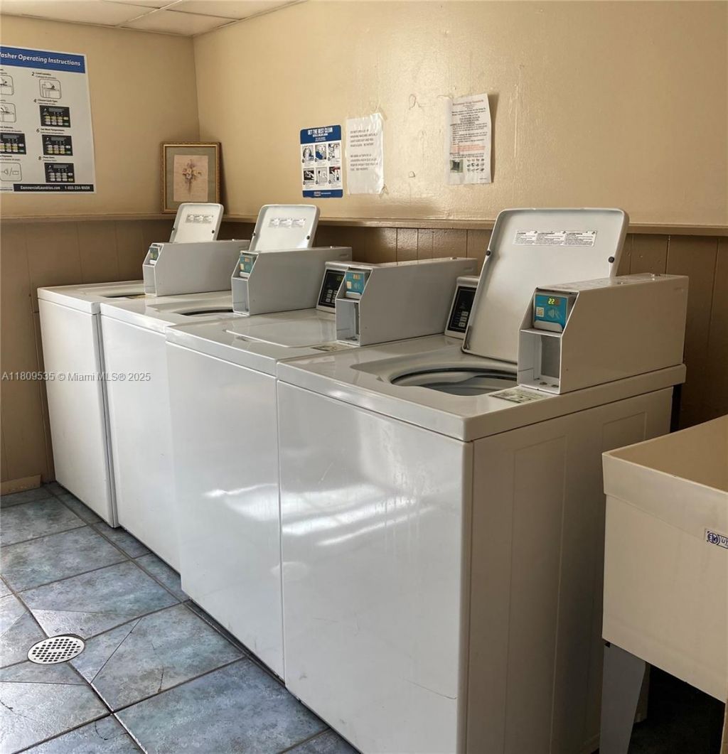 3660 Inverrary Dr, Unit 2X, Lauderhill, FL 33319 Photo