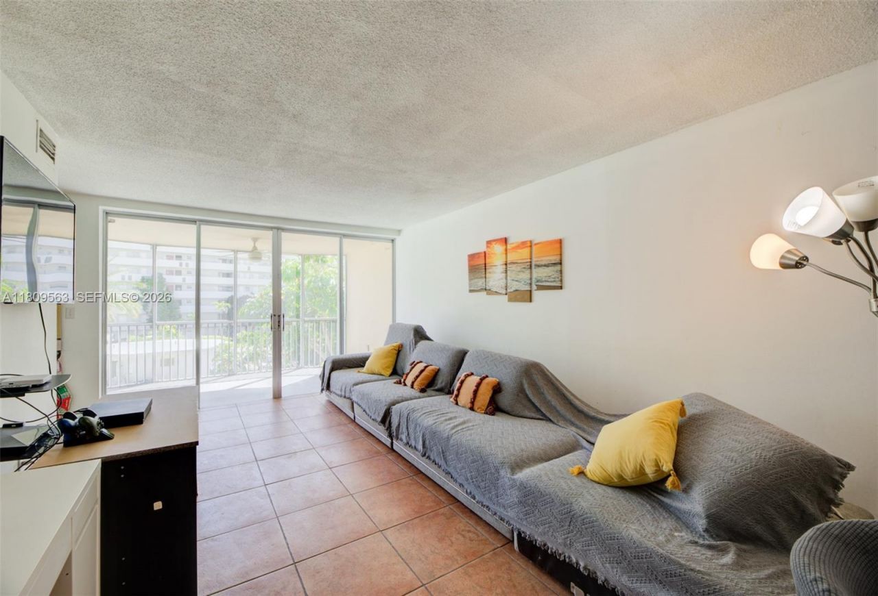 1770 NE 191st St, Unit 316-1, Miami, FL 33179 Photo