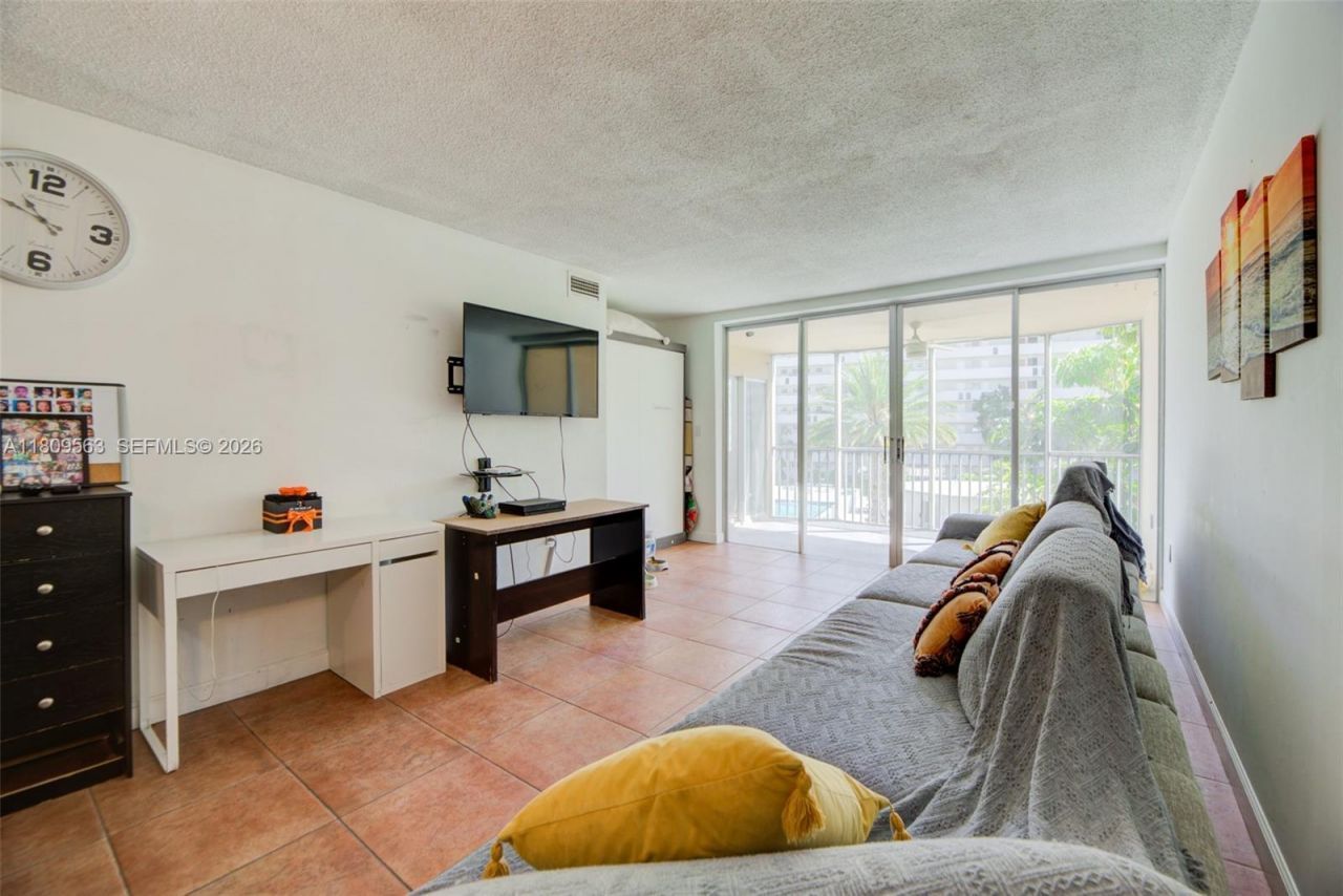 1770 NE 191st St, Unit 316-1, Miami, FL 33179 Photo