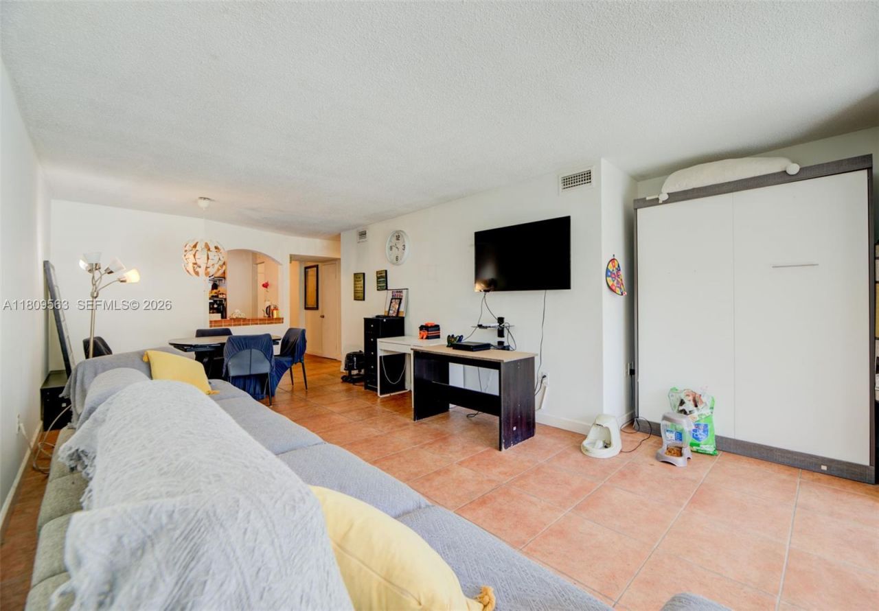 1770 NE 191st St, Unit 316-1, Miami, FL 33179 Photo