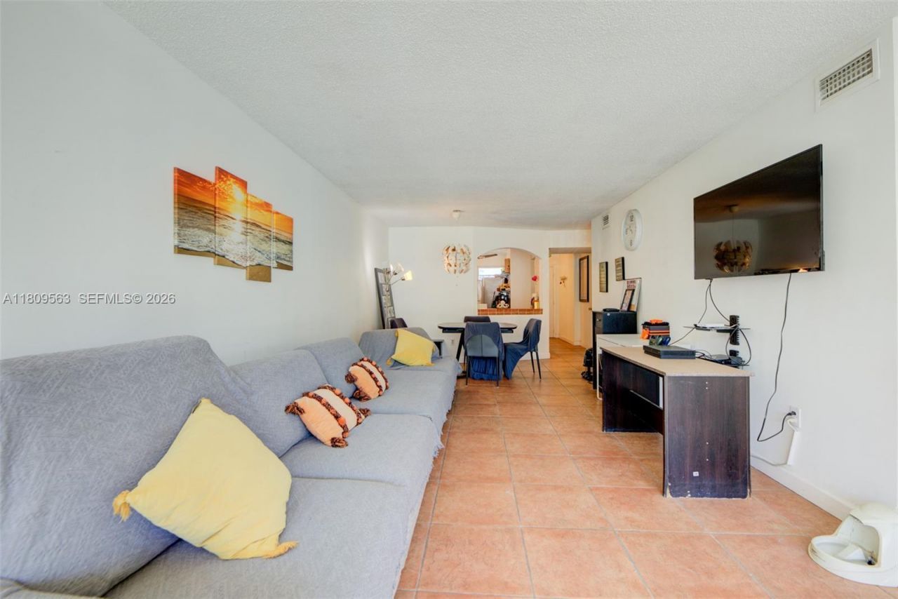 1770 NE 191st St, Unit 316-1, Miami, FL 33179 Photo