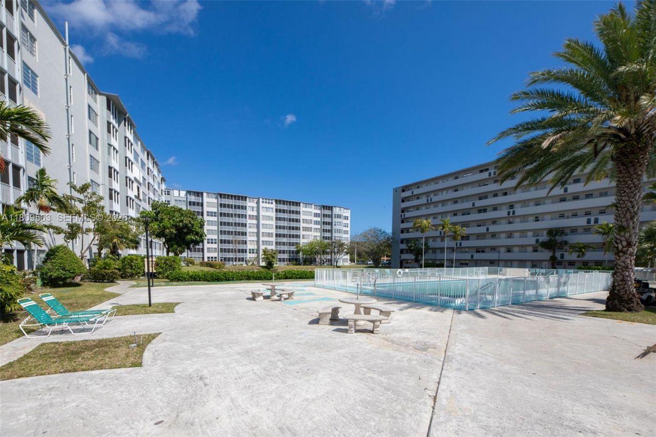 1770 NE 191st St, Unit 316-1, Miami, FL 33179 Photo