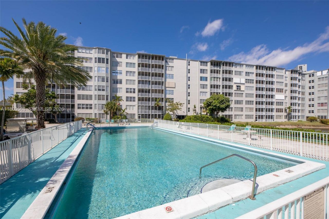 1770 NE 191st St, Unit 316-1, Miami, FL 33179 Photo