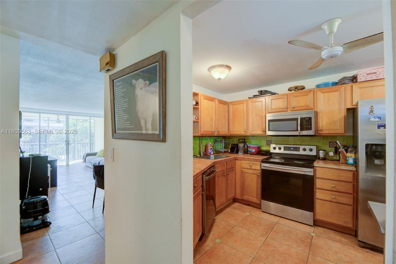 1770 NE 191st St, Unit 316-1, Miami, FL 33179 Photo