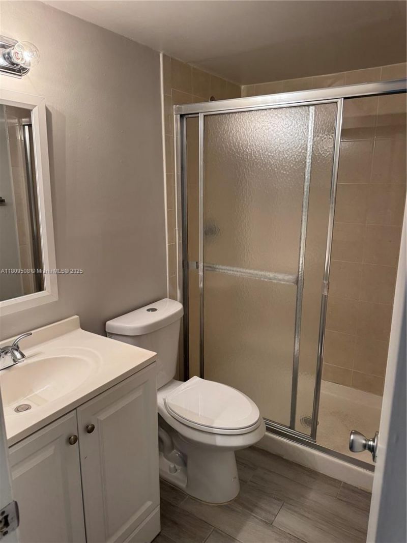 721 N Pine Island Rd, Unit 201, Plantation, FL 33324 Photo