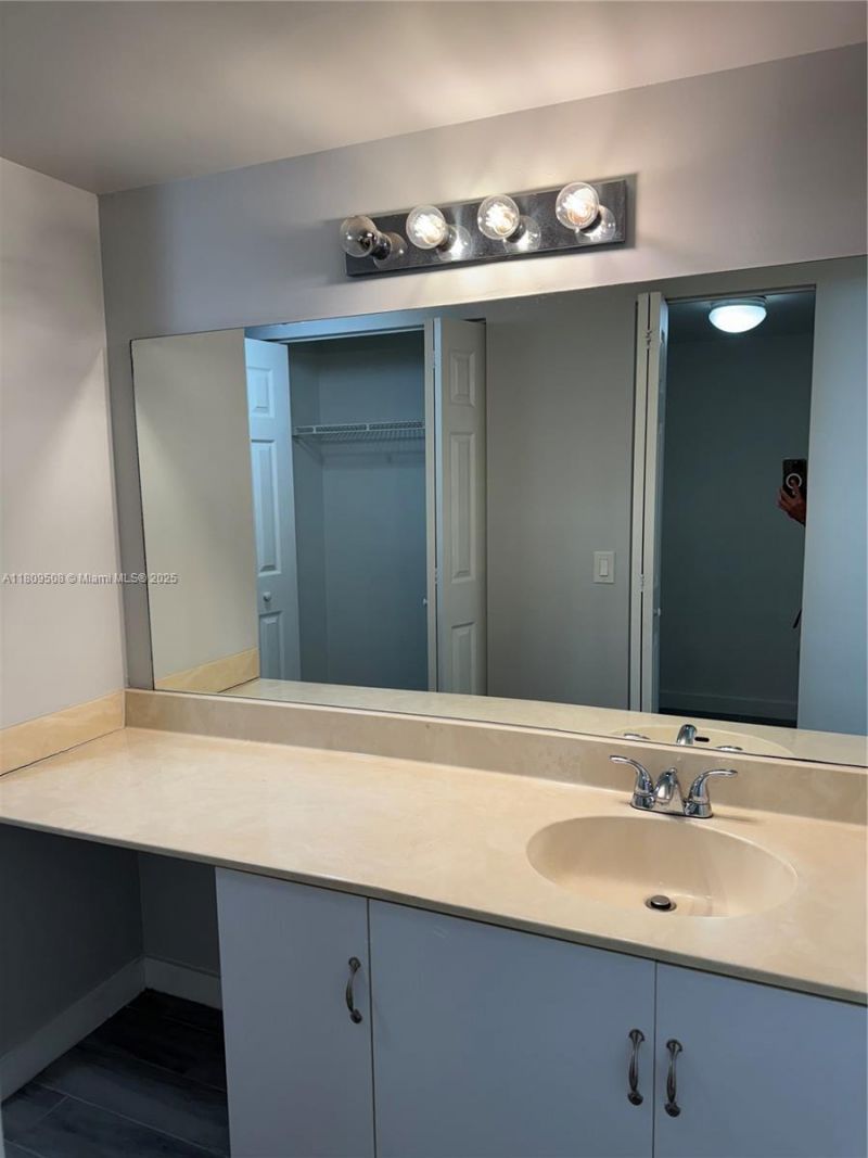 721 N Pine Island Rd, Unit 201, Plantation, FL 33324 Photo