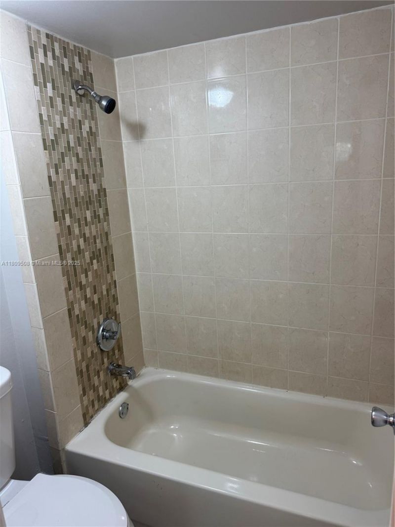 721 N Pine Island Rd, Unit 201, Plantation, FL 33324 Photo