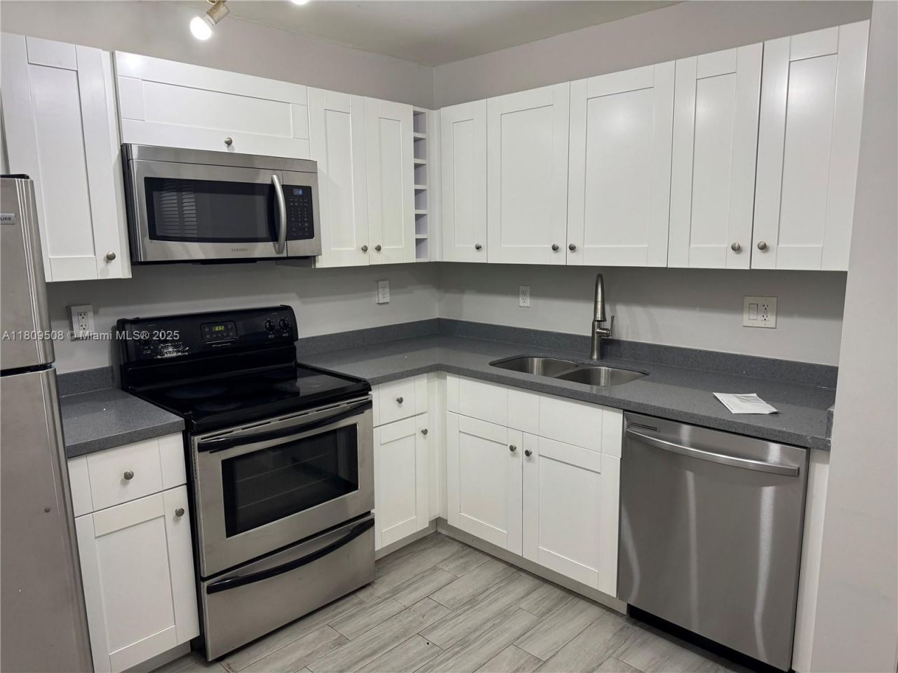 721 N Pine Island Rd, Unit 201, Plantation, FL 33324 Photo