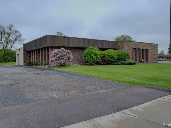 5081 Exchange Drive, Flint, MI 48507