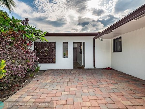 2113 NE 62nd St, Fort Lauderdale, FL 33308