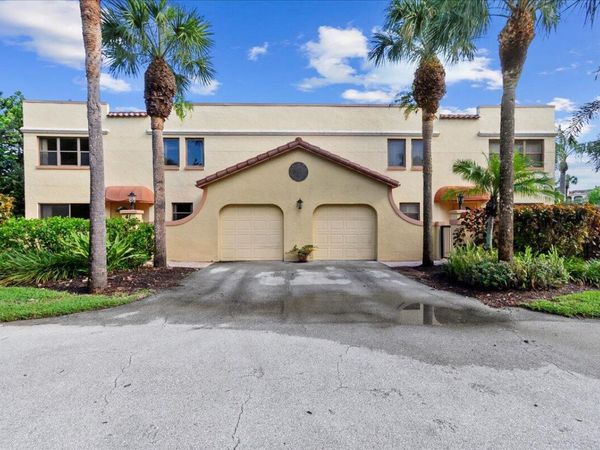 41 Uno Lago Drive, Juno Beach, FL 33408