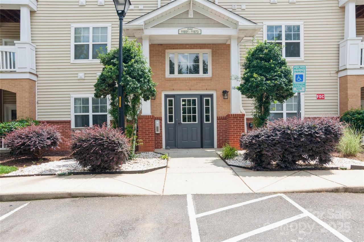 11863 Ridgeway Park Drive, Charlotte, NC 28277 Main Photo