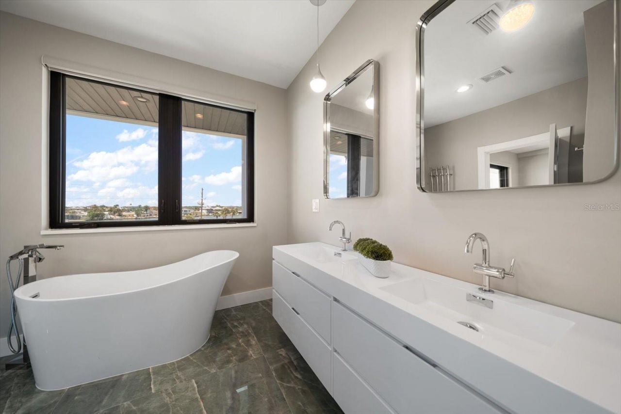 16047 Redington Drive, Redington Beach, FL 33708 Photo