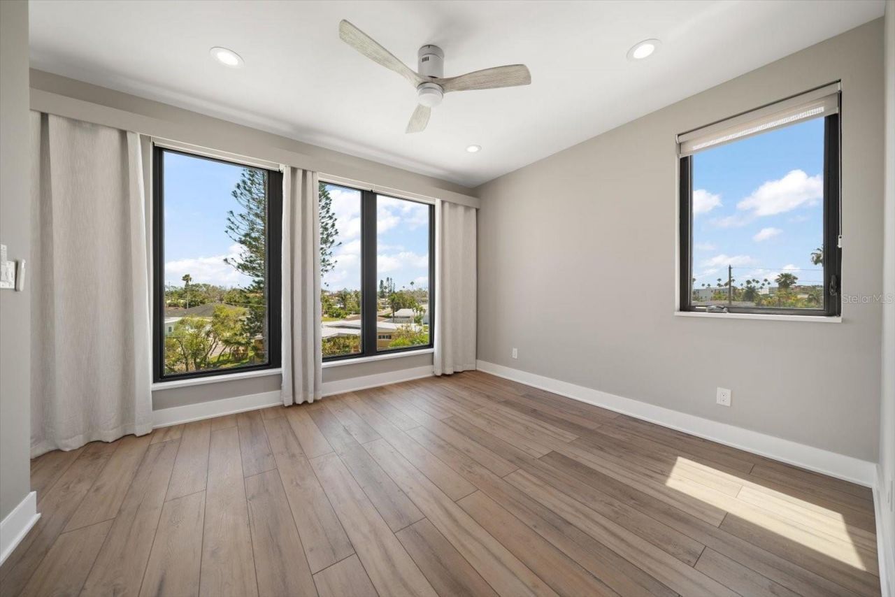 16047 Redington Drive, Redington Beach, FL 33708 Photo