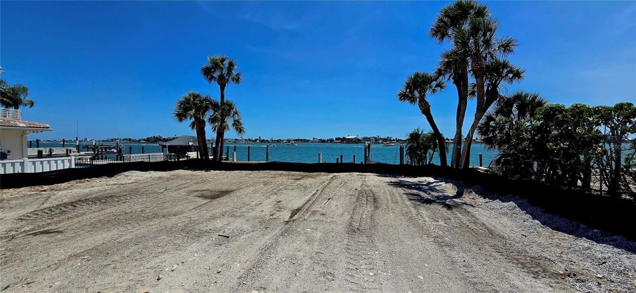 7052 S Shore Drive S, South Pasadena, FL 33707 Photo