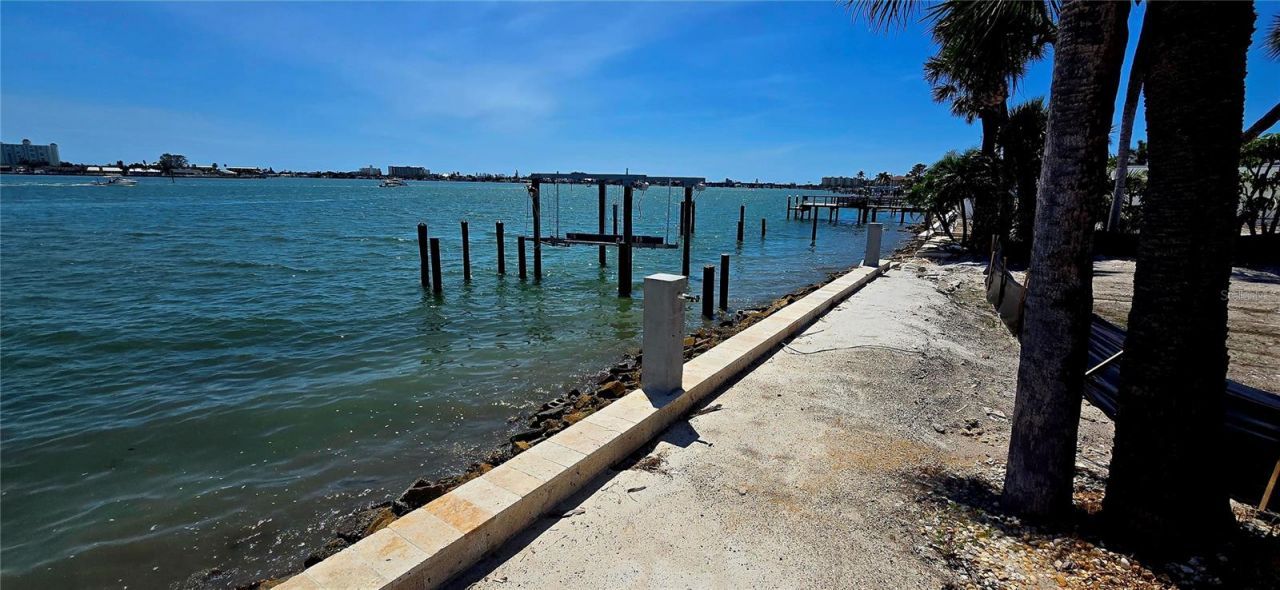 7052 S Shore Drive S, South Pasadena, FL 33707 Photo