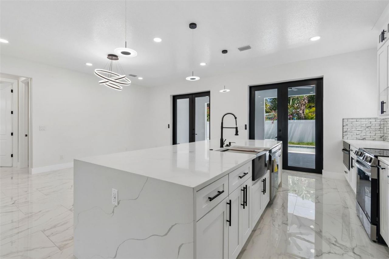 4101 W Mango Avenue, Tampa, FL 33616 Photo