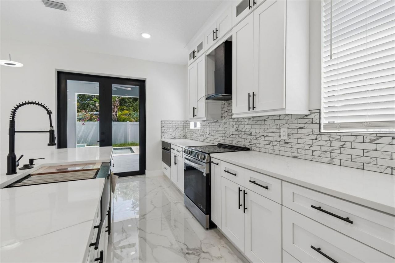 4101 W Mango Avenue, Tampa, FL 33616 Photo