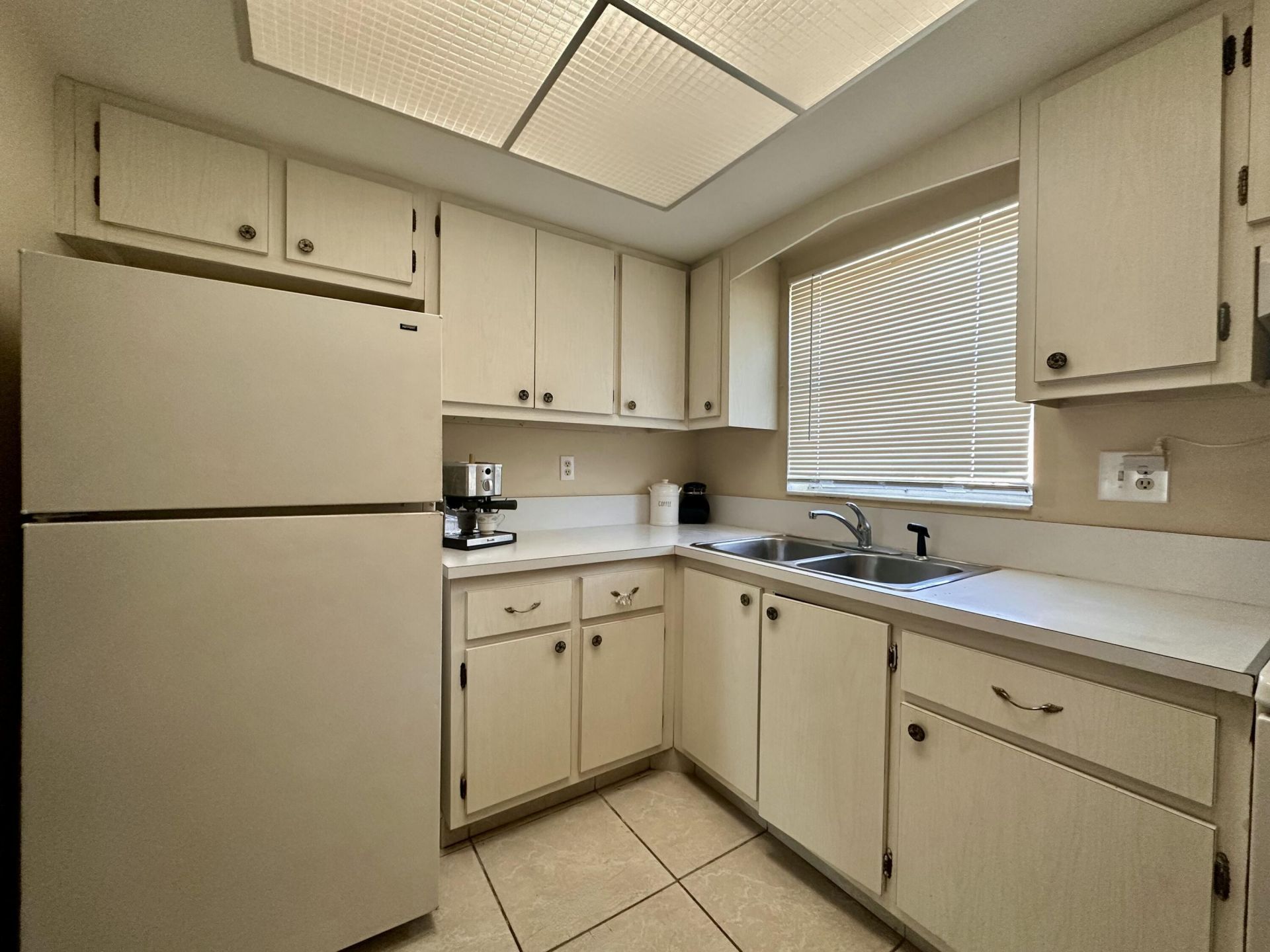 2842 Crosley Drive W, Unit B, West Palm Beach, FL 33415 Photo