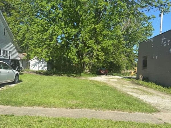 23 Manchester Avenue, Youngstown, OH 44509