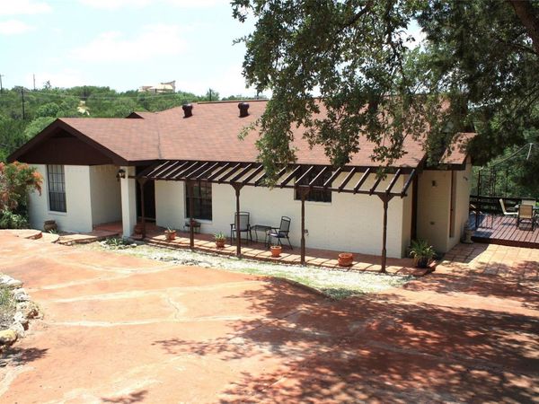 1004 Daviot DR, Briarcliff, TX 78669