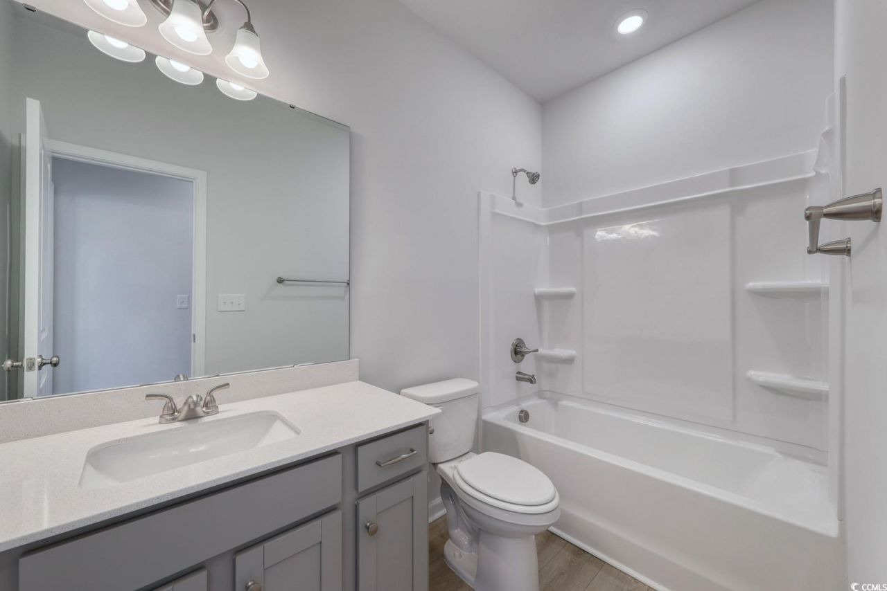 331 Garden Grove St Photo 20