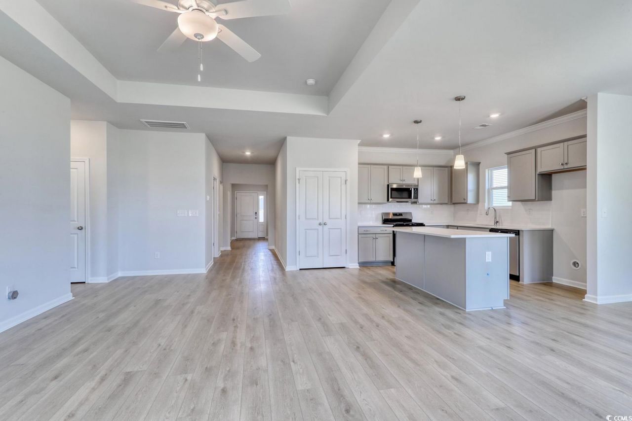 331 Garden Grove St Photo 9