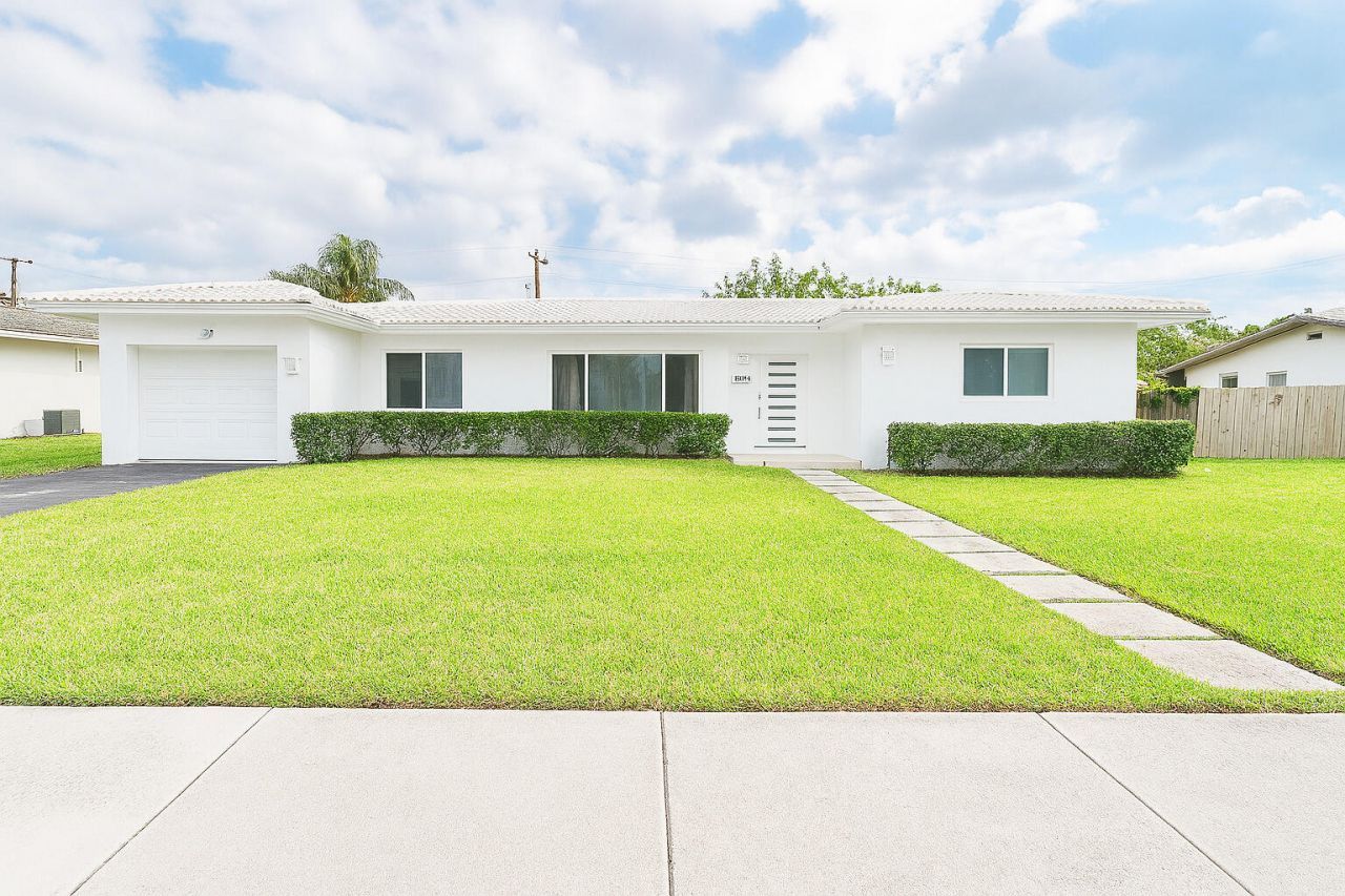 20515 Highland Lakes Boulevard, Miami, FL 33179 Main Photo