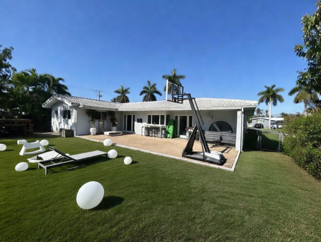 20515 Highland Lakes Boulevard, Miami, FL 33179 Photo