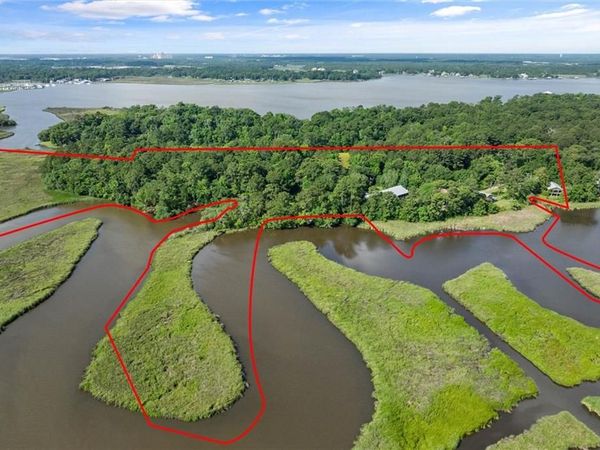 2100 River Forest Road, Mobile, AL 36605