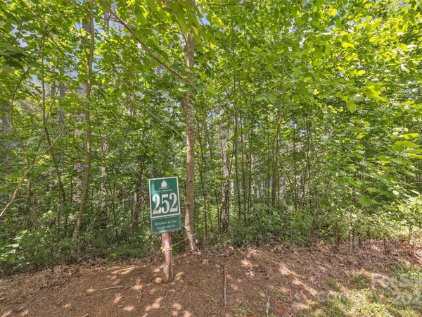 486 E Settings Boulevard NW, Morganton, NC 28655