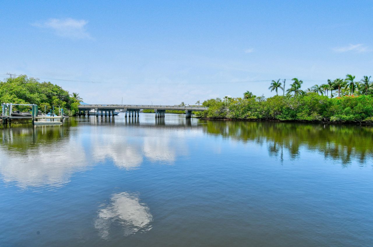 4650 SE Manatee Way, Stuart, FL 34997 Photo